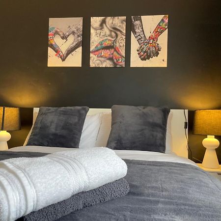 Flat 1 Apartment Lampeter Bagian luar foto