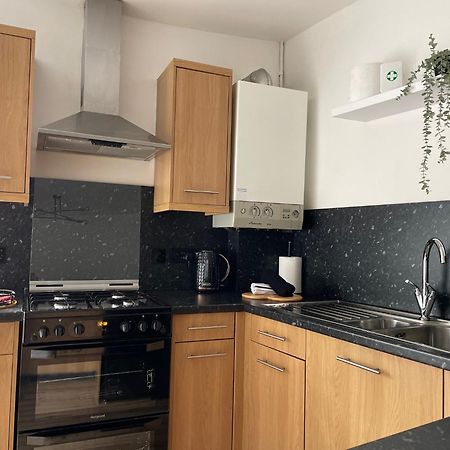 Flat 1 Apartment Lampeter Bagian luar foto