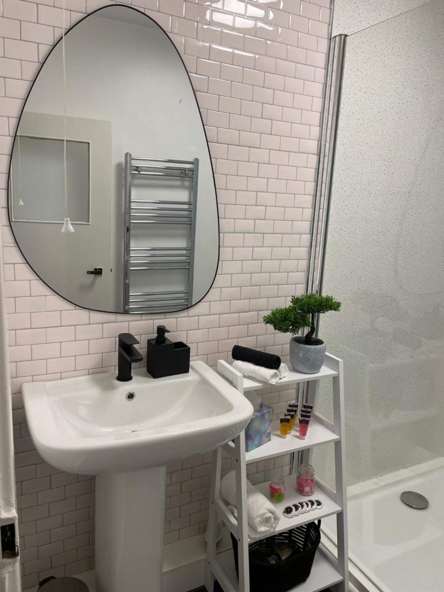 Flat 1 Apartment Lampeter Bagian luar foto