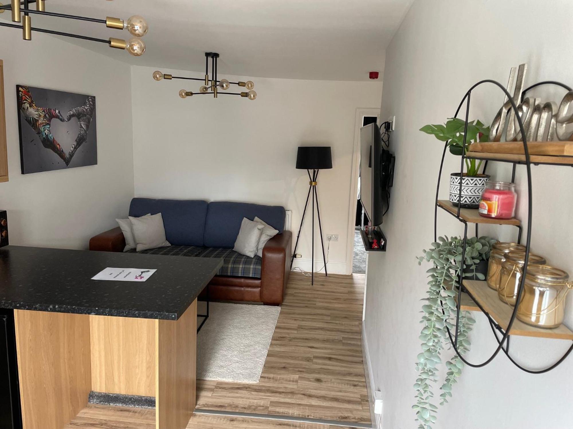 Flat 1 Apartment Lampeter Bagian luar foto