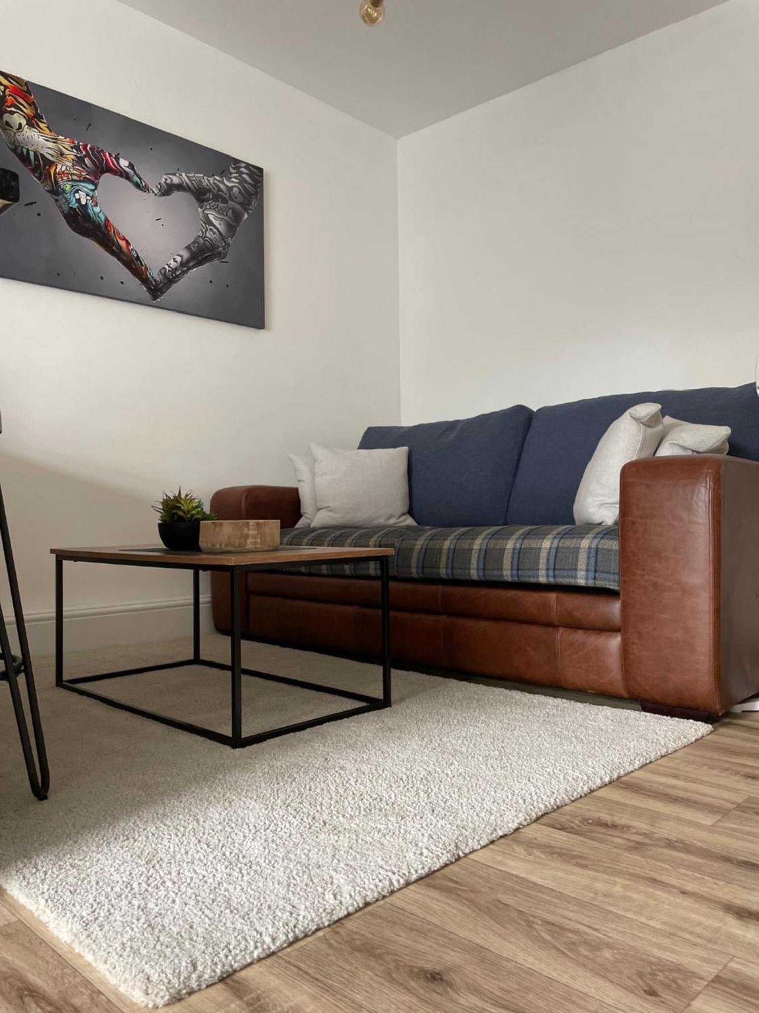 Flat 1 Apartment Lampeter Bagian luar foto
