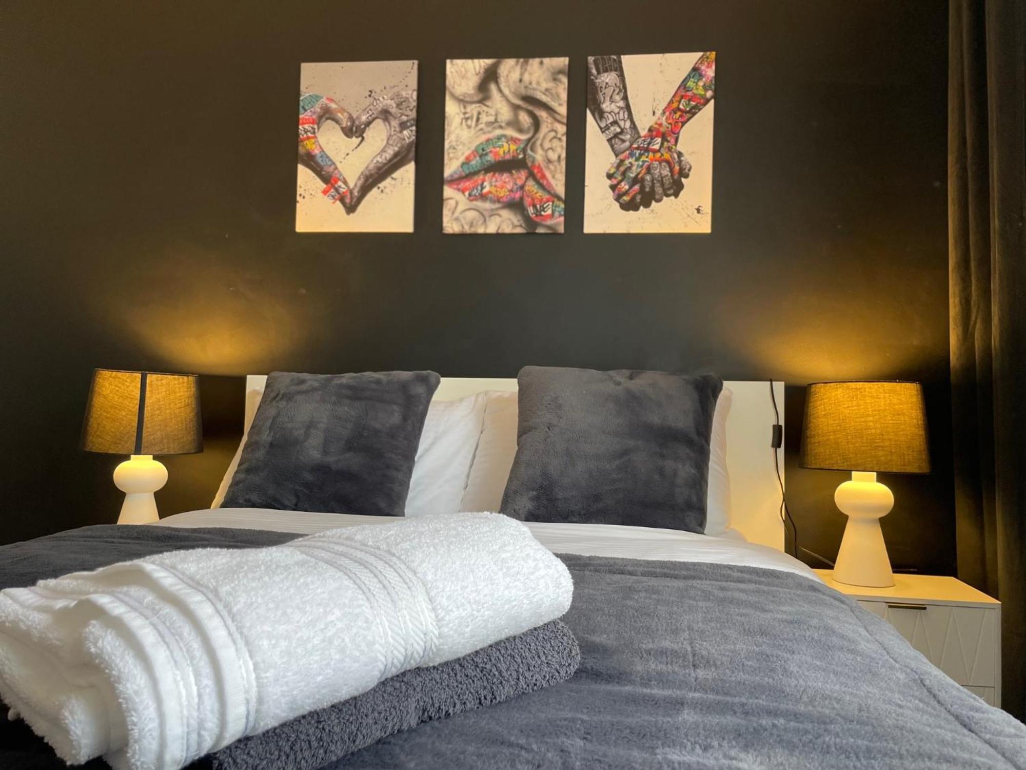 Flat 1 Apartment Lampeter Bagian luar foto