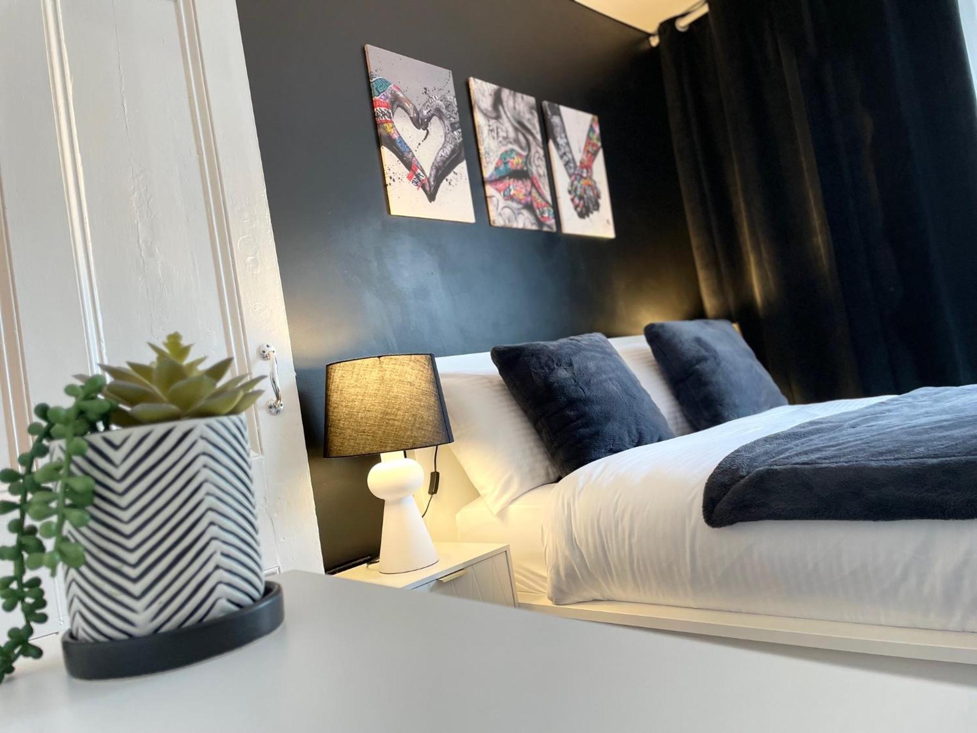 Flat 1 Apartment Lampeter Bagian luar foto