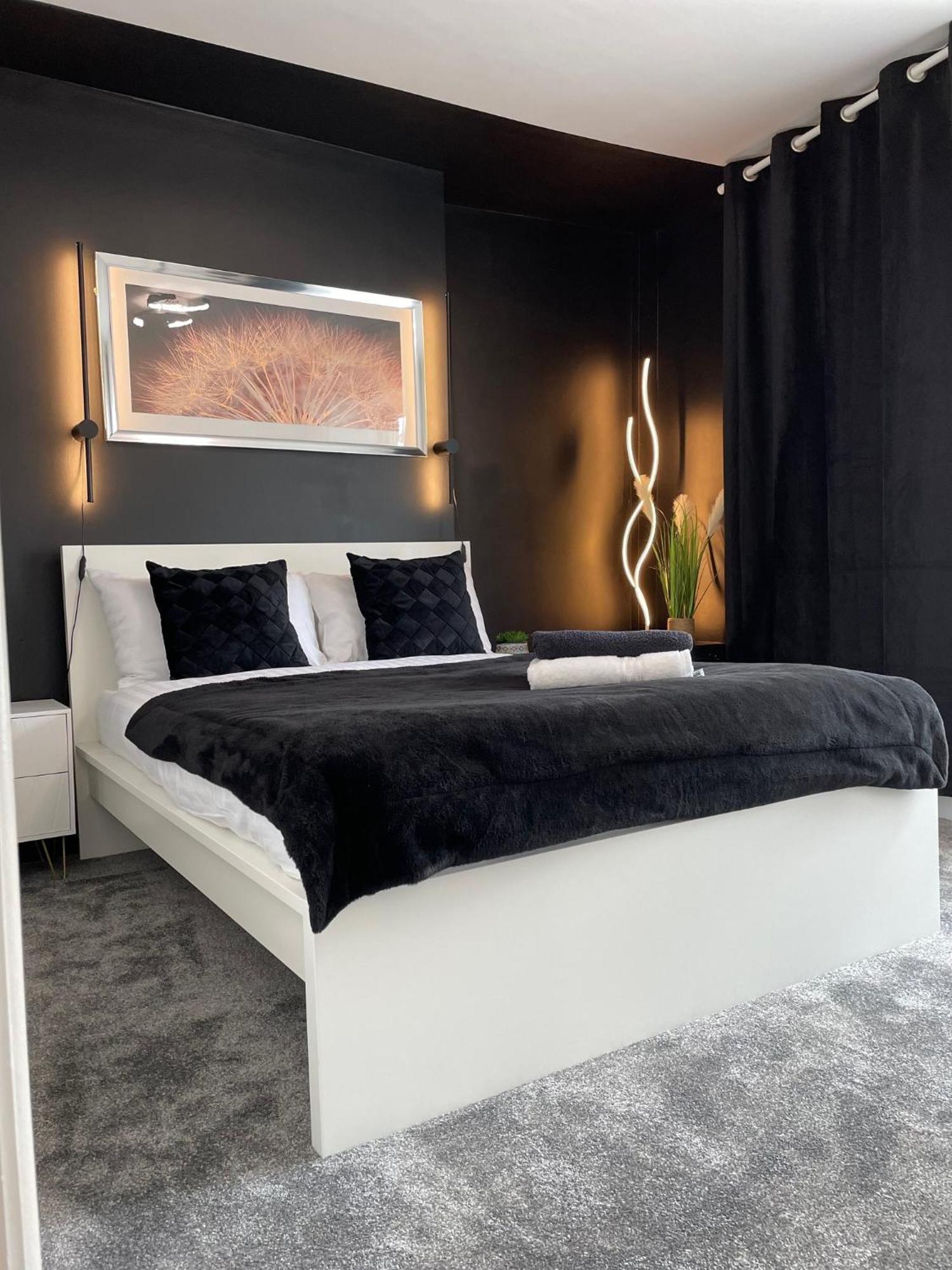 Flat 1 Apartment Lampeter Bagian luar foto