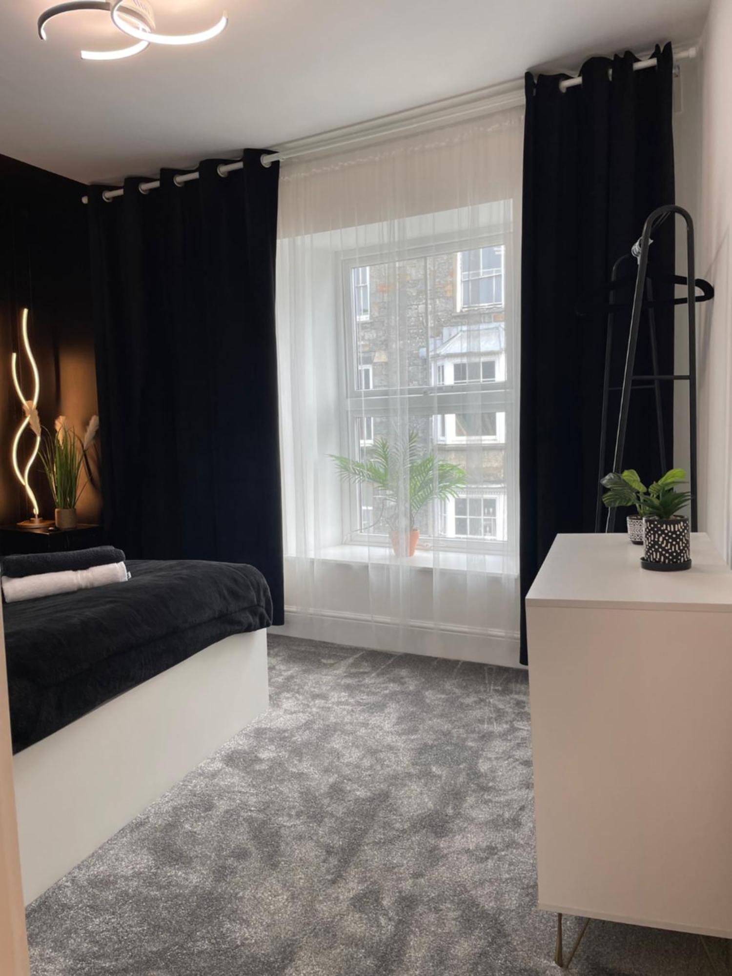 Flat 1 Apartment Lampeter Bagian luar foto