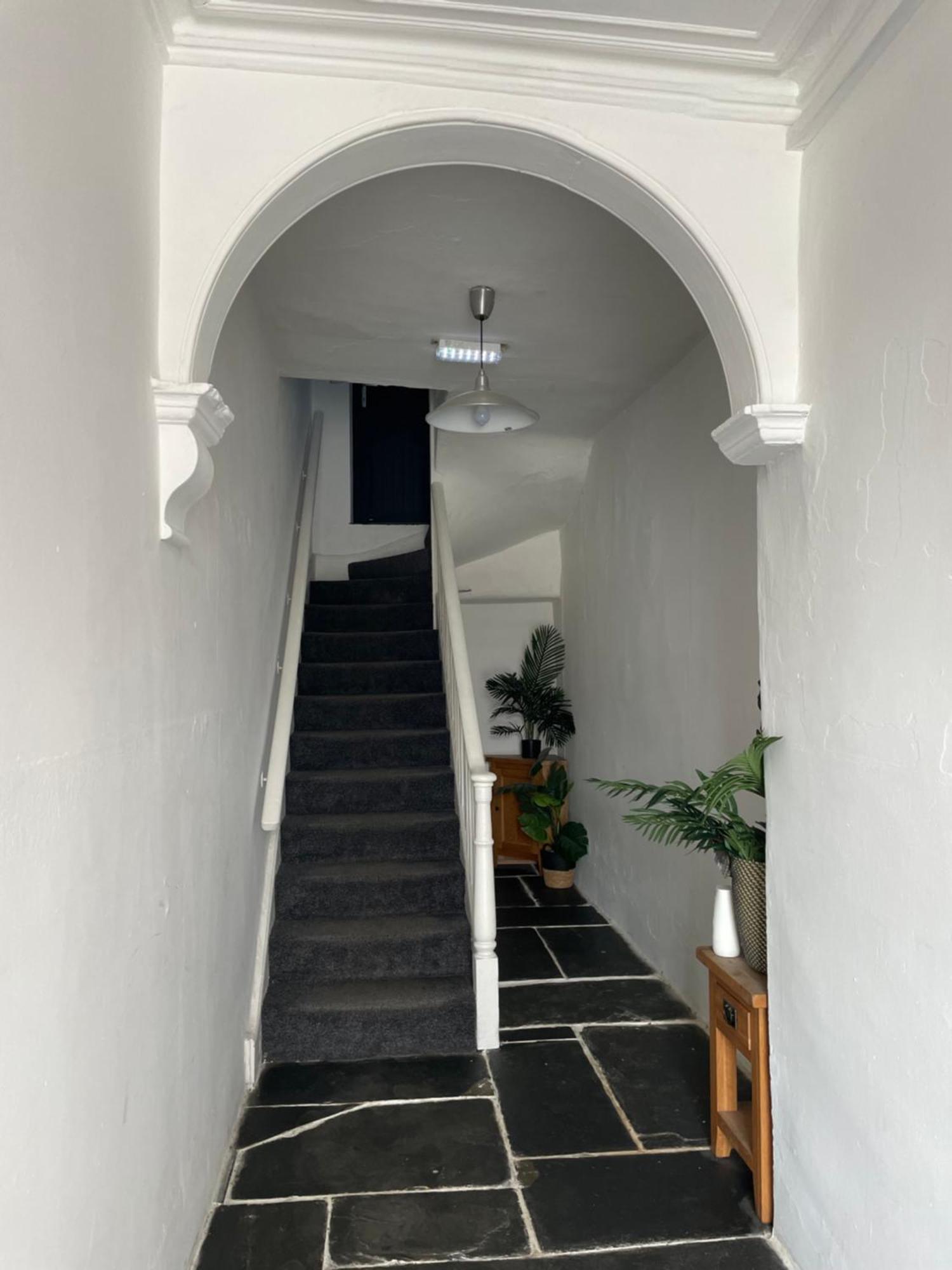 Flat 1 Apartment Lampeter Bagian luar foto