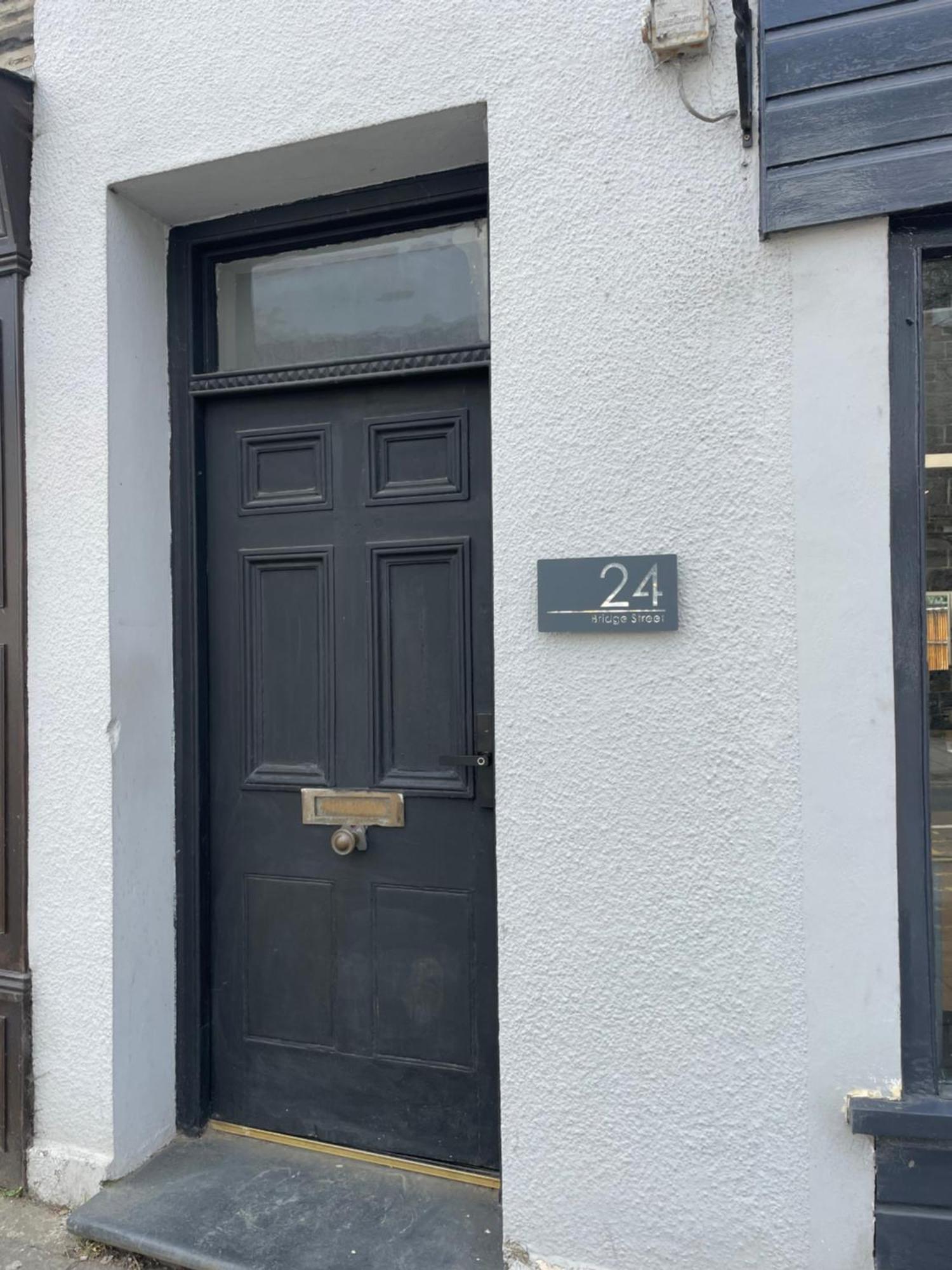 Flat 1 Apartment Lampeter Bagian luar foto